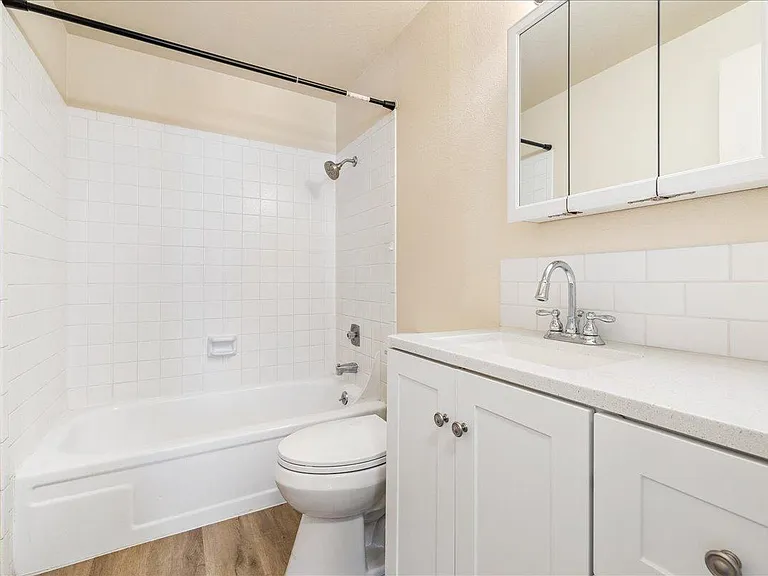 2304 W Canal St — Photo 25