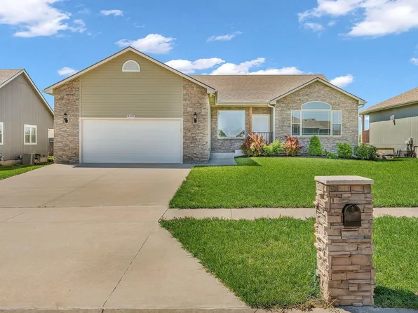 8443 SW 30th St, Topeka, KS 66614