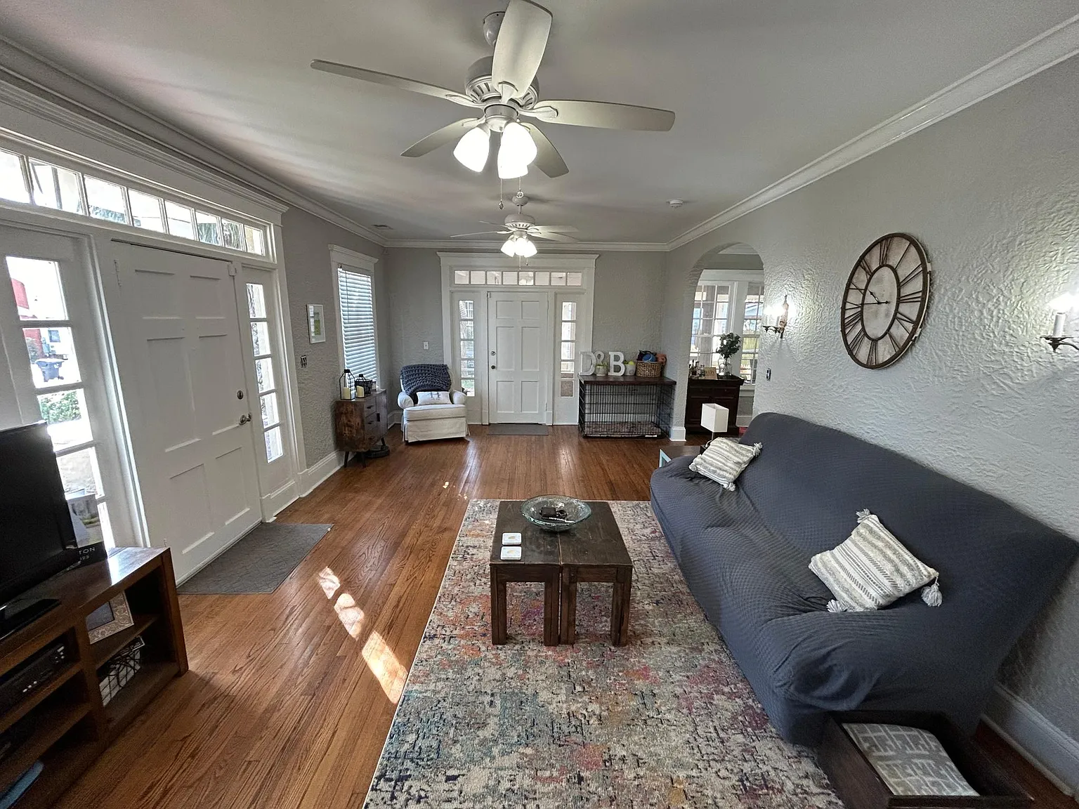 2 bed, 2018 sqft, $1,900 — Photo 3