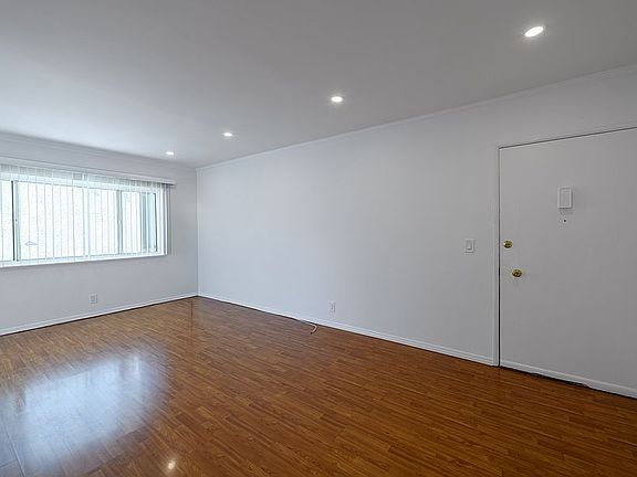 4th image of 1453 Colby Ave #5