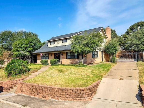 3rd image of 317 Somerset Cir