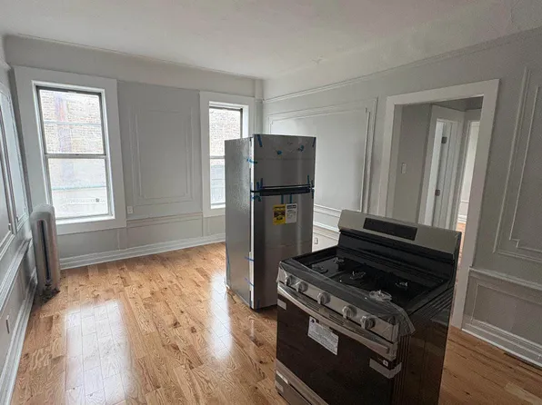 1082 Eastern Parkway image 1 of 8