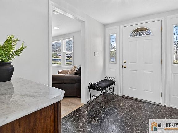 5th image of 7 Griggs Rd