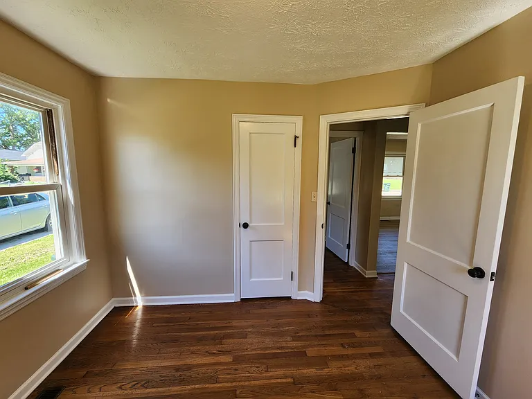 609 Michigan Ave — Photo 12
