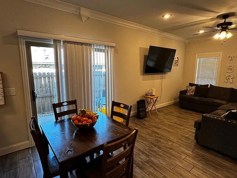 424 N F St — Photo 4
