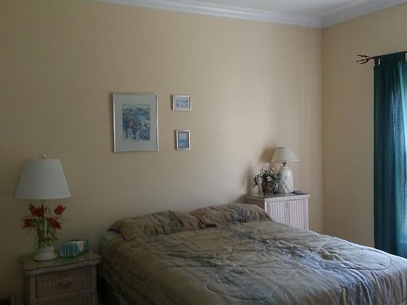 Bedroom w/ceiling fan