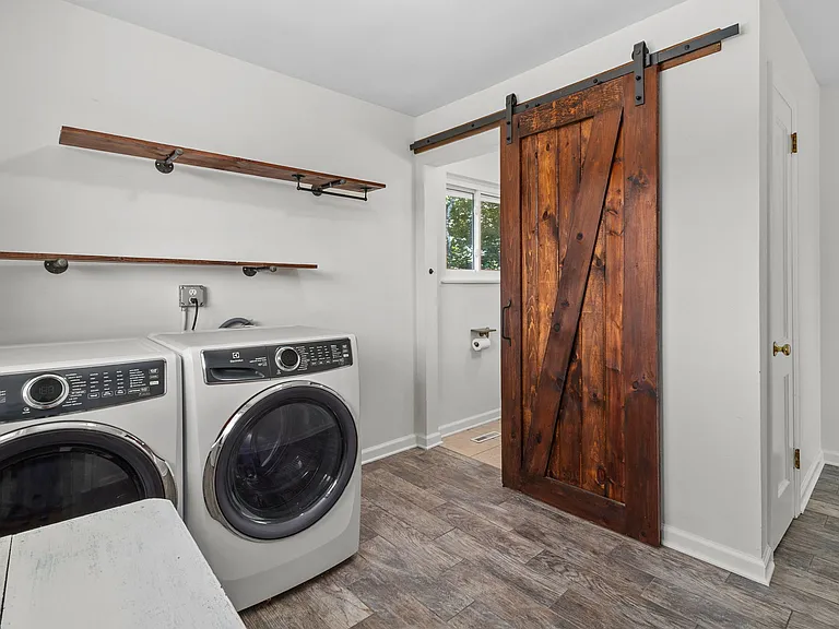 969 Henderson Ave — Photo 42