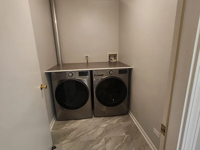 221 Norfolk Ct — Photo 9