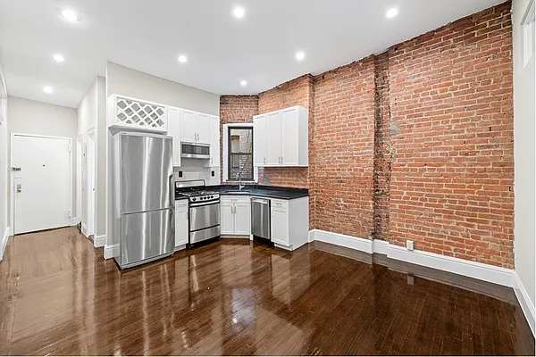 Rented by Douglas Elliman | media 24