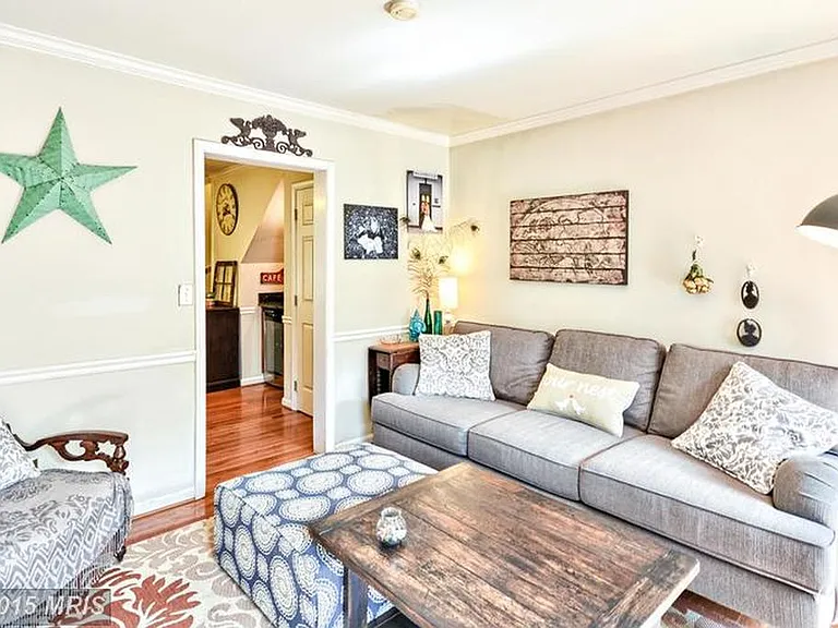 323 N Bentz St — Photo 4