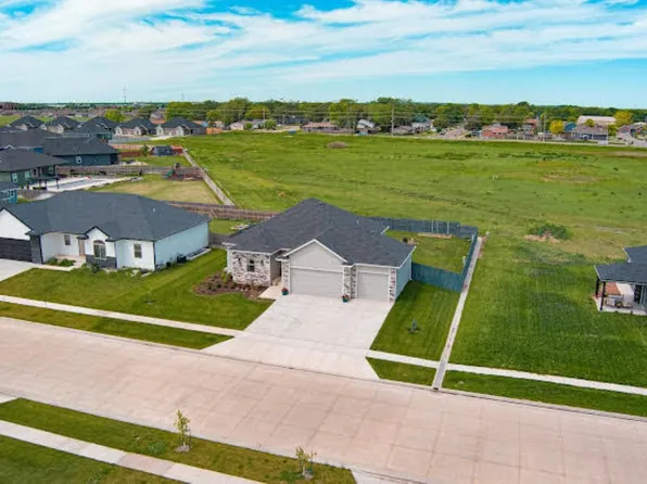 2718 Wet Stone Dr, Salina, KS 67401