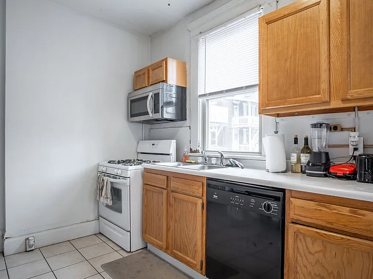 E 13th Ave 240-252 MLR — Photo 7