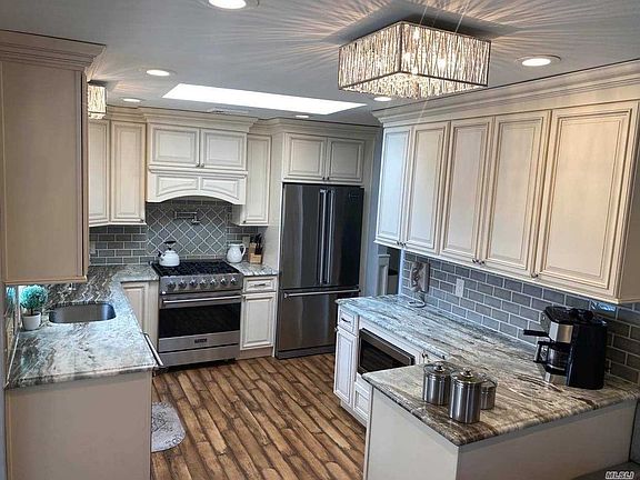 4th image of 2494 Harbor Ln