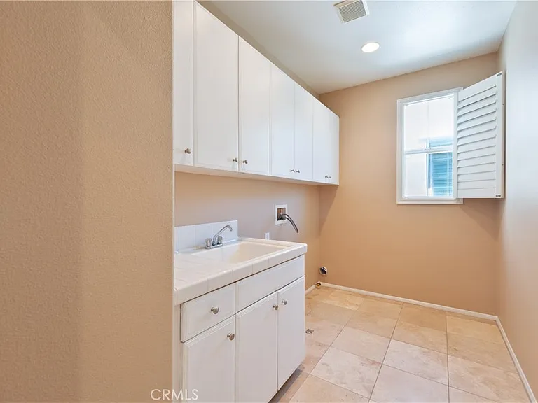 3513 W Hughes Ln — Photo 32
