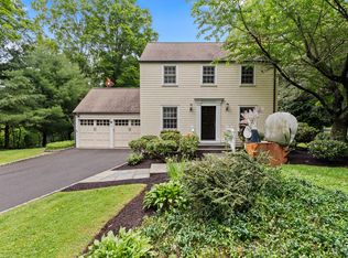 3 Taunton Ln, Newtown, CT 06470