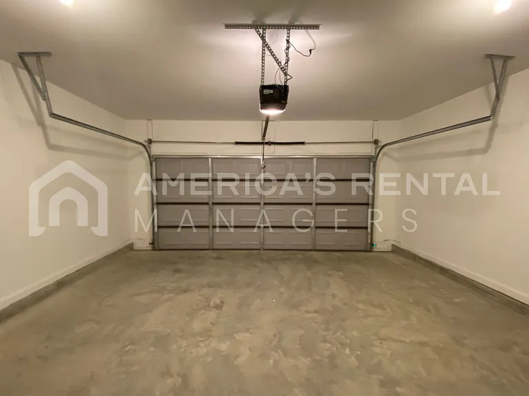 535 Troubadour Ln — Photo 32