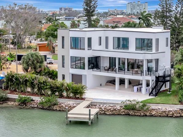 7176 S Shore Dr S, Saint Petersburg, FL 33707