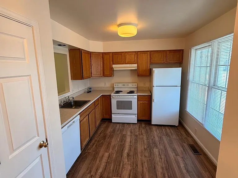 1169 Commercial Ct — Photo 3