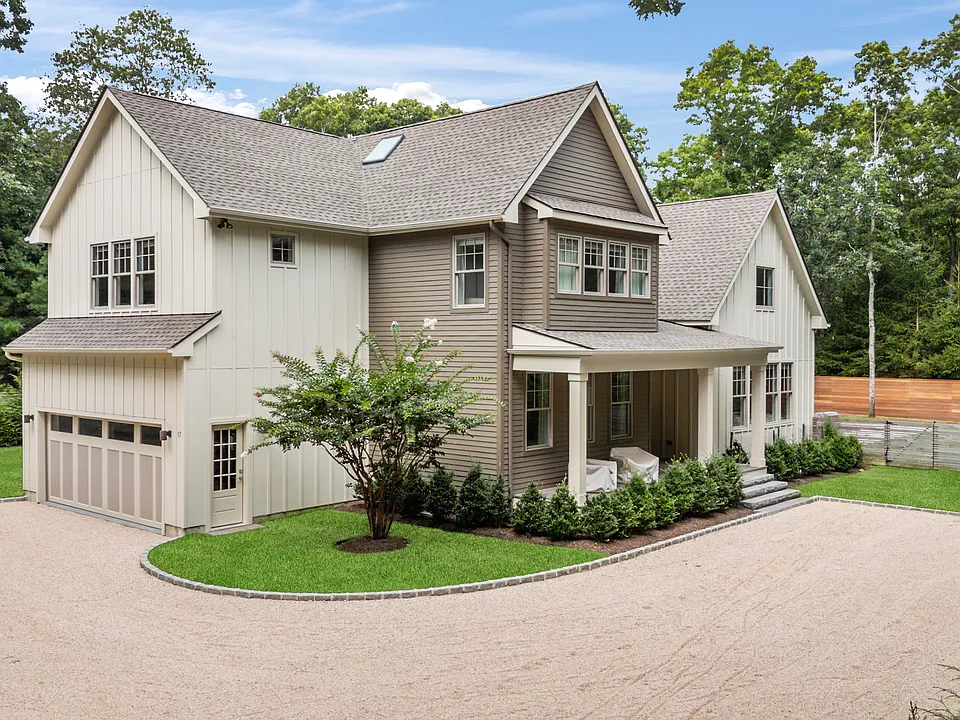 17 Wooded Oak Ln