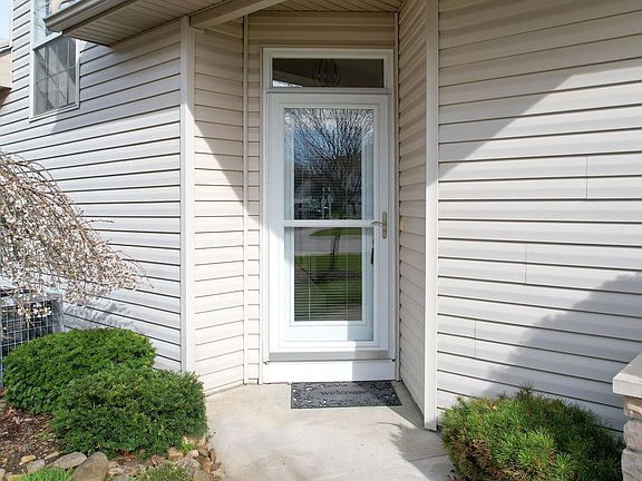 2nd image of 4586 Creekside Dr #4586