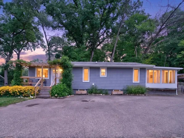172 Saint Marys Lake Rd, Battle Creek, MI 49017