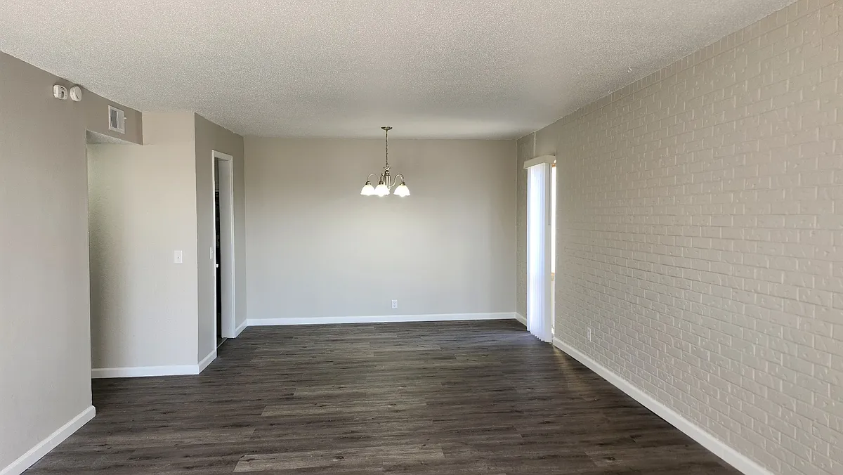 Building Photo - 4811 Chicago St #4B