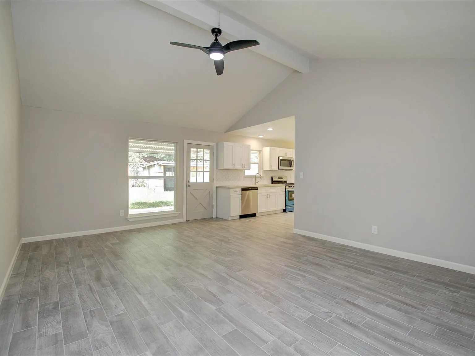 3 bed, 2.0 bath, 1666 sqft, $2,200 — Photo 3