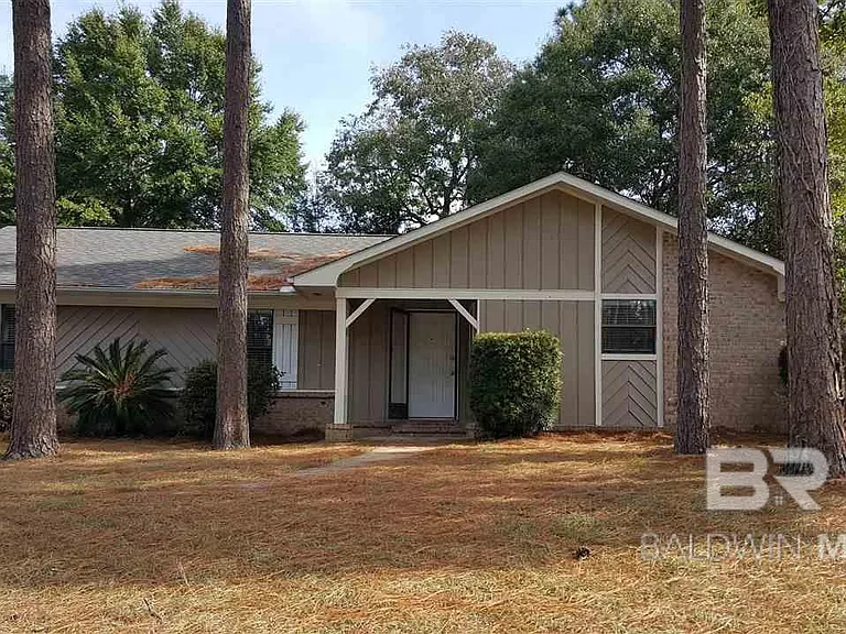 107 Brentwood Dr — Photo 1