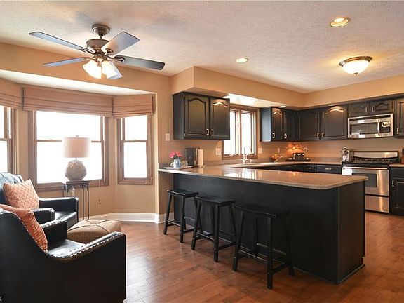 4th image of 630 Wellesley Cir