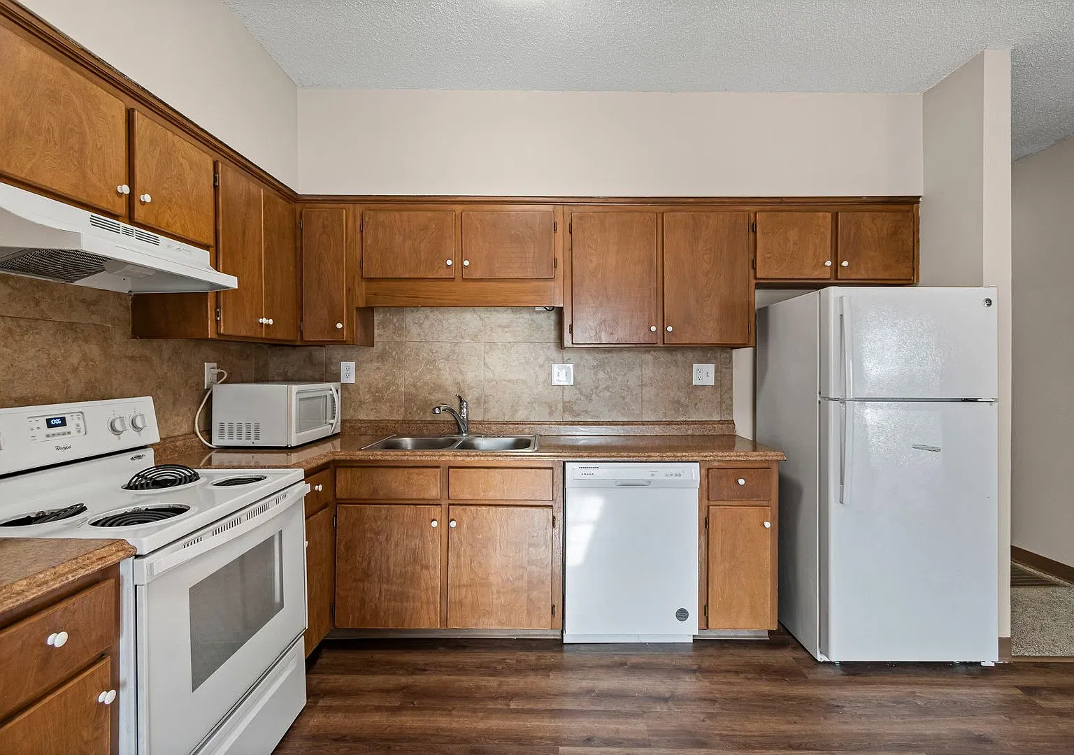 Adorable Home Walking Distance to KU Med & 39th Street — Photo 4