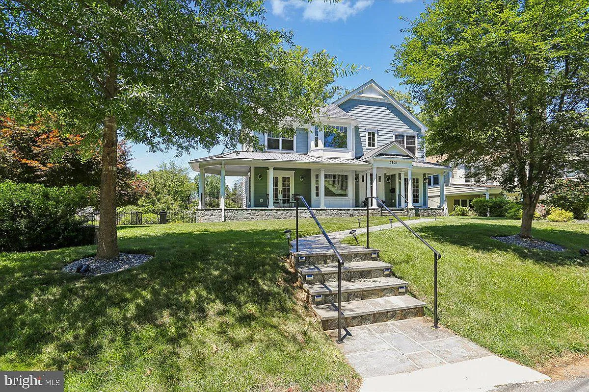 5 bed, 4.5 bath, 4487 sqft, $8,500 — Photo 2