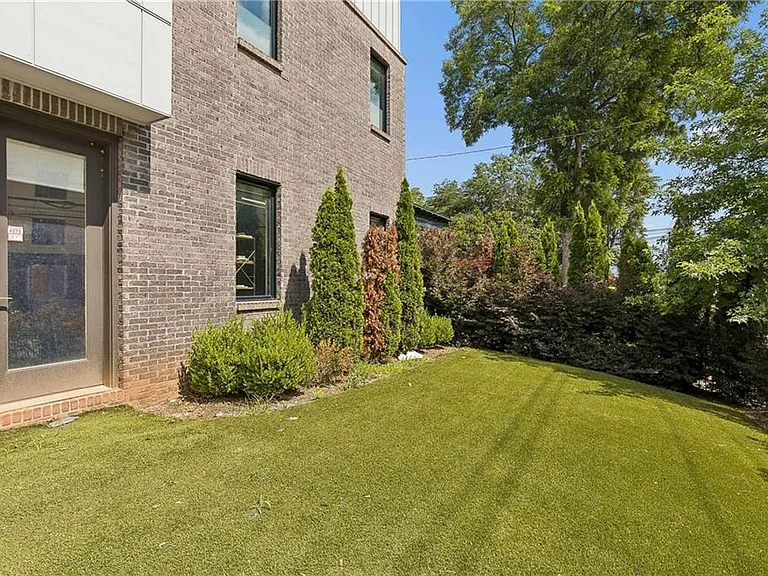 102 City View Ct NE — Photo 32
