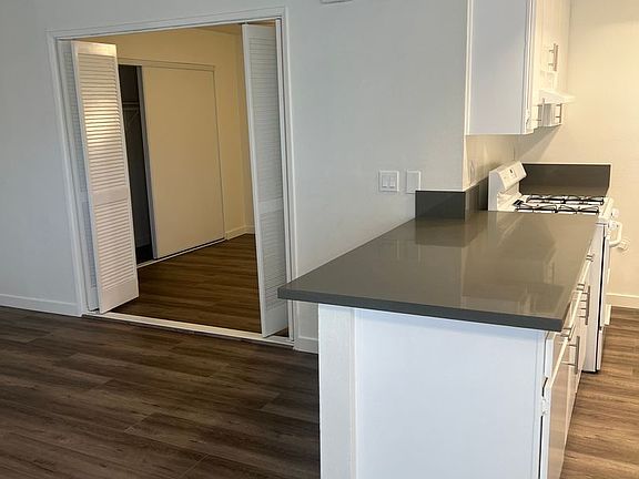 4th image of 1200 & 1210 S Sharon Cir #15
