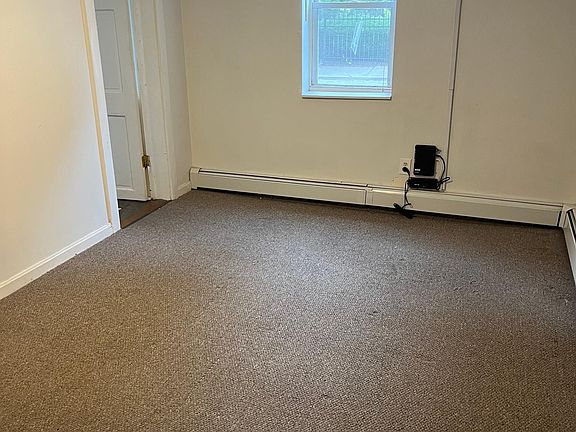2nd image of 139 Marlborough St Floor 1