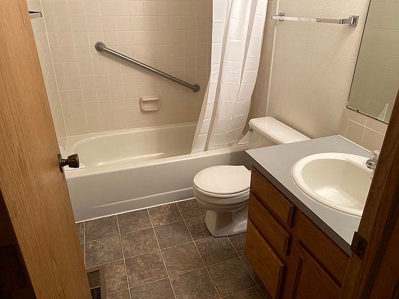 3rd image of 4255 Pin Oak Dr