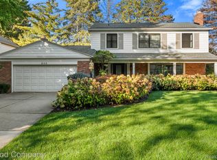 840 S Oxford Rd, Grosse Pointe Woods, MI 48236