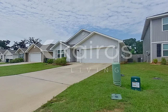 4 bed, 2.0 bath, 1787 sqft, $2,225 — Photo 3