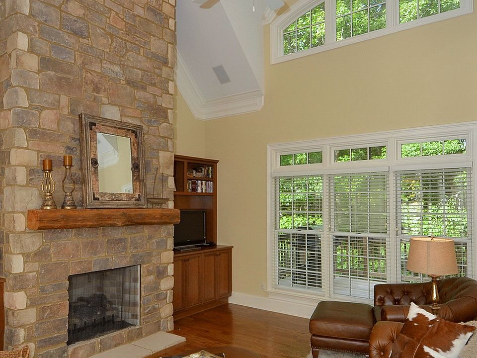 2nd image of 30 Laurel Cove Ln