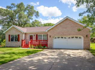 933 Riedy Rd, Lisle, IL 60532