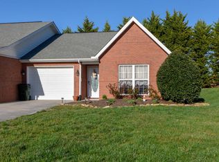 2908 Dominion Dr, Maryville, TN 37803