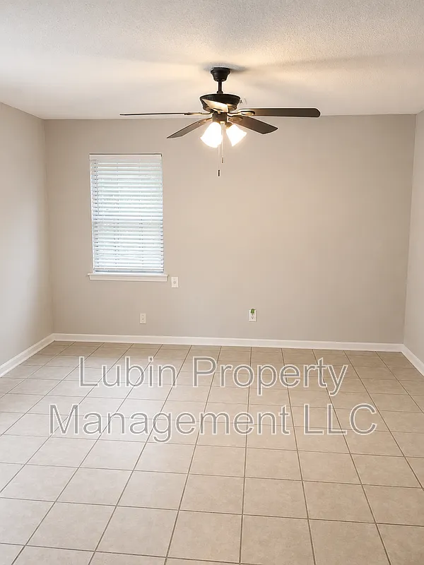 3 bed, 1.0 bath, 1100 sqft, $1,075 — Photo 4