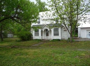909 W Oak St, Dwight, KS 66849