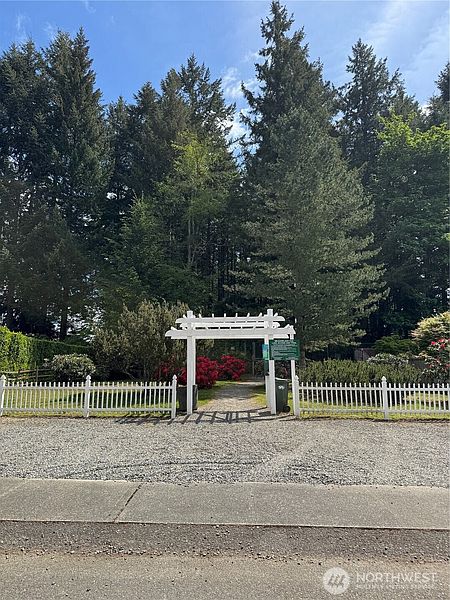 5th image of 4204 Arbor Court SE