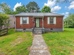 402 Edgewood St, Paris, TN 38242