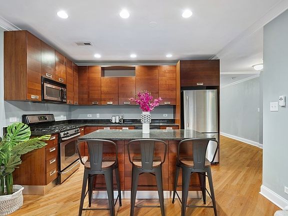 3rd image of 1903 N Humboldt Blvd APT 2