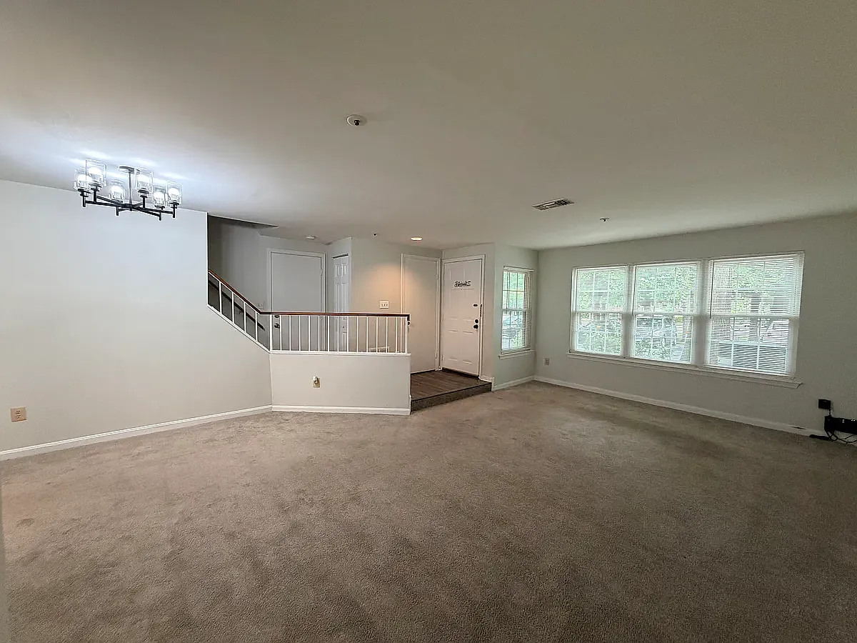 3 bed, 2.5 bath, 1899 sqft, $2,999 — Photo 4