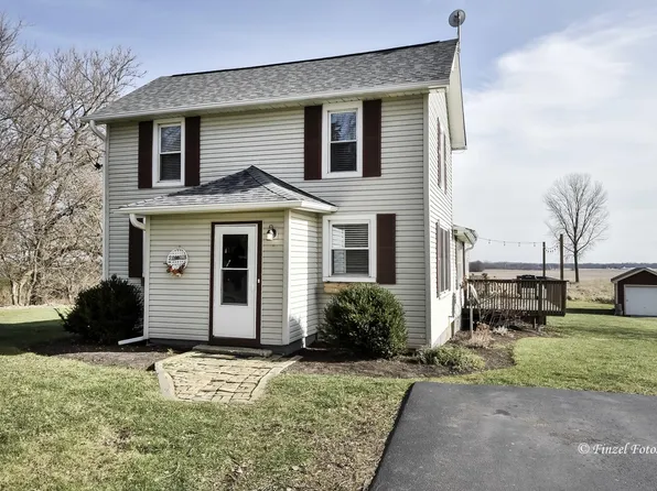 7108 Johnson Rd, Hebron, IL 60034