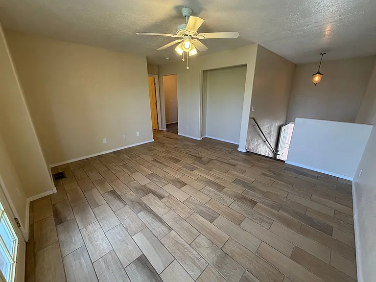 1911 Girard Blvd NE — Photo 21
