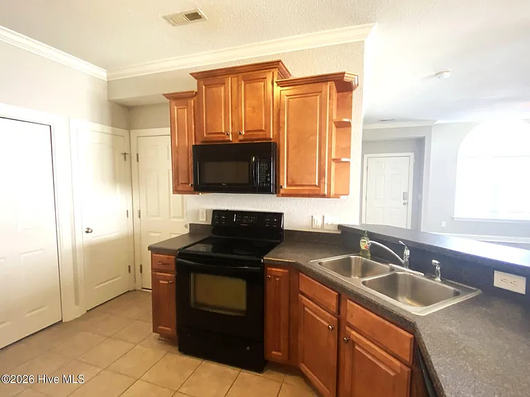 2044 Cambria Dr #A — Photo 6