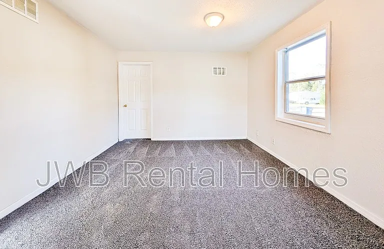 3216 Duane Ave — Photo 6